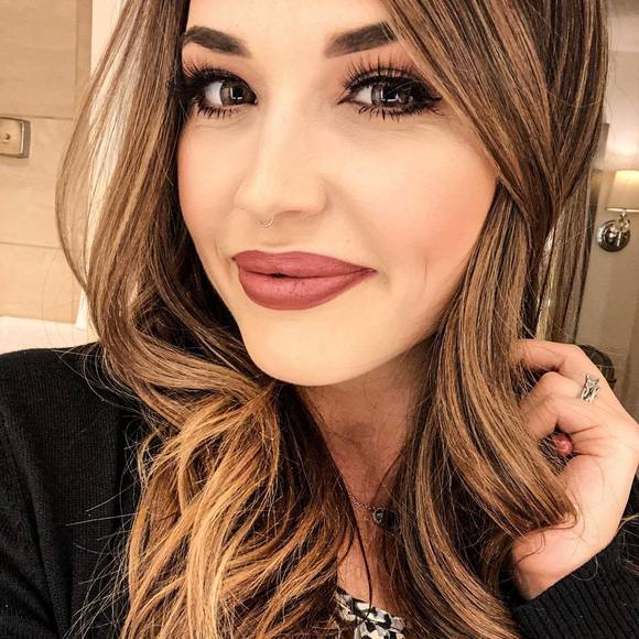 Meet your Posher, Cassandra - Picture 1 of 1